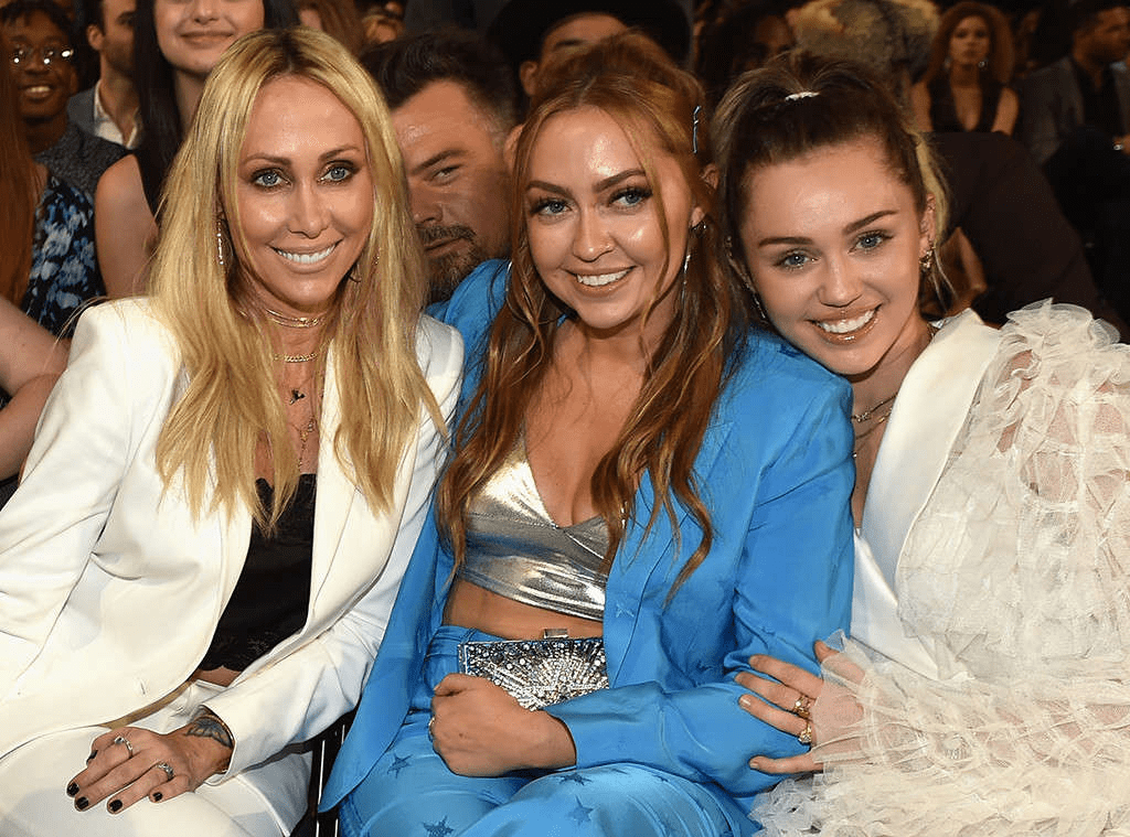 mileycyrustishcyrusbrandicyrus SuperbHub