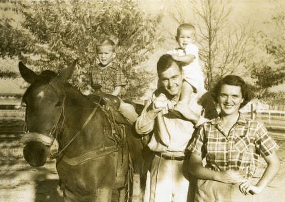 George and Barbara Bush with their kids