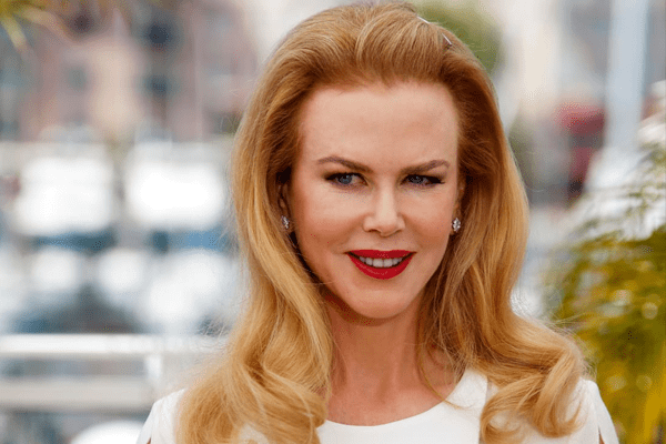 Nicole Kidman new look! From stylish hair to short dark wig