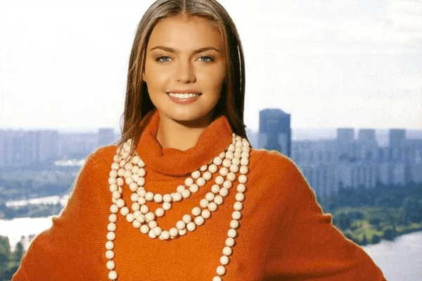 Top 5 World’s most beautiful and hottest female politician