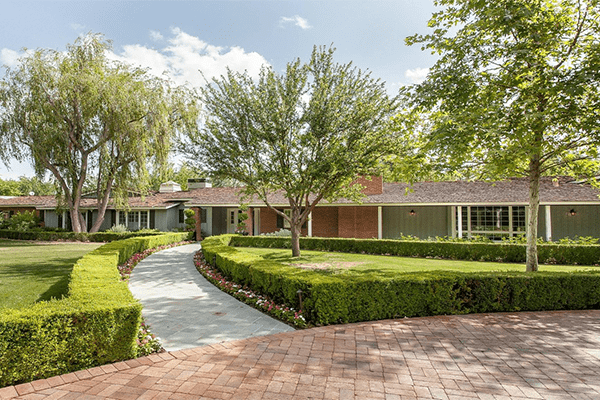 Christian Ponder's Phoenix Mansion that he purchased in 2015 at whopping $2.2 million, located near Samantha's Family.