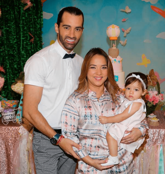 Toni Costa, Adamari Lopez and their daughter Alaia 