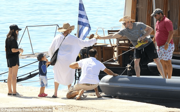 Hugh Jackman vacation with kids and wife at Greece