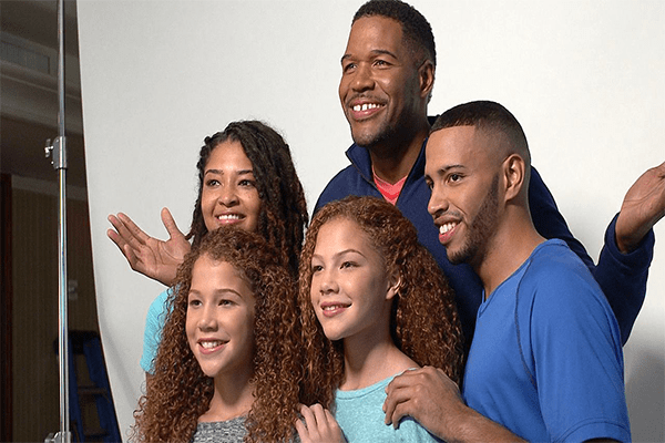 Michael Strahan with his children