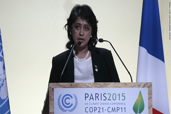 Ameenah Gurib-Fakim delivering speech in Paris