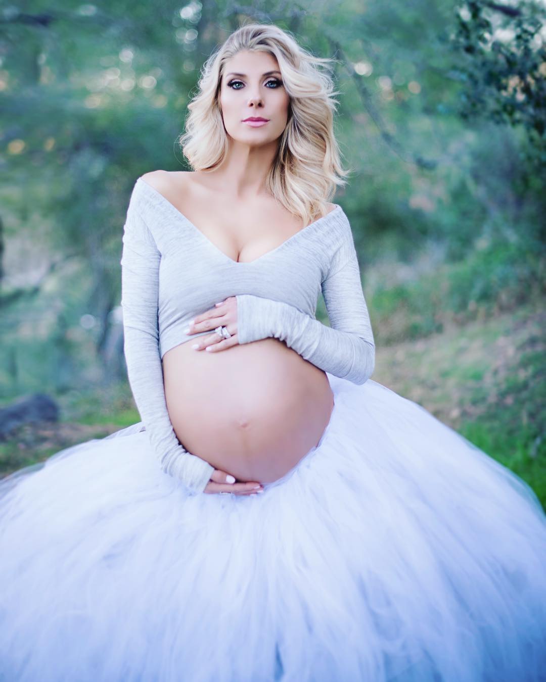 Michelle Beisner flaunting her baby bump.