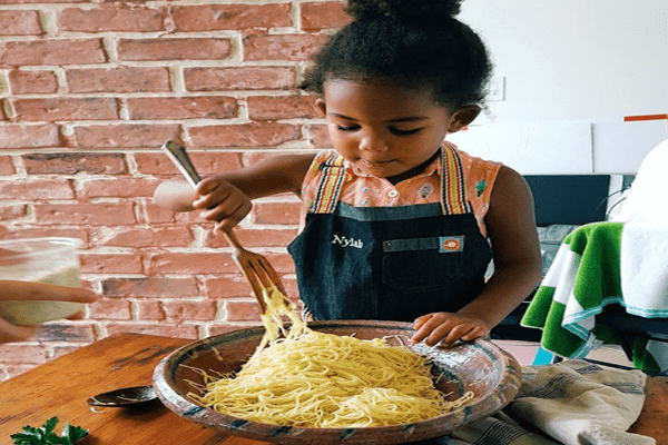 Jazz Smollett daughter cooking food.