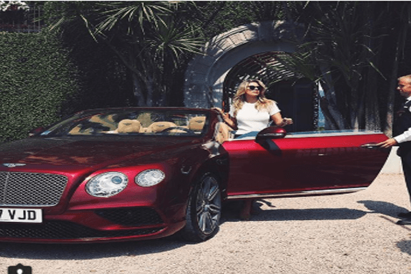 Natasha Oakley net worth include her car.