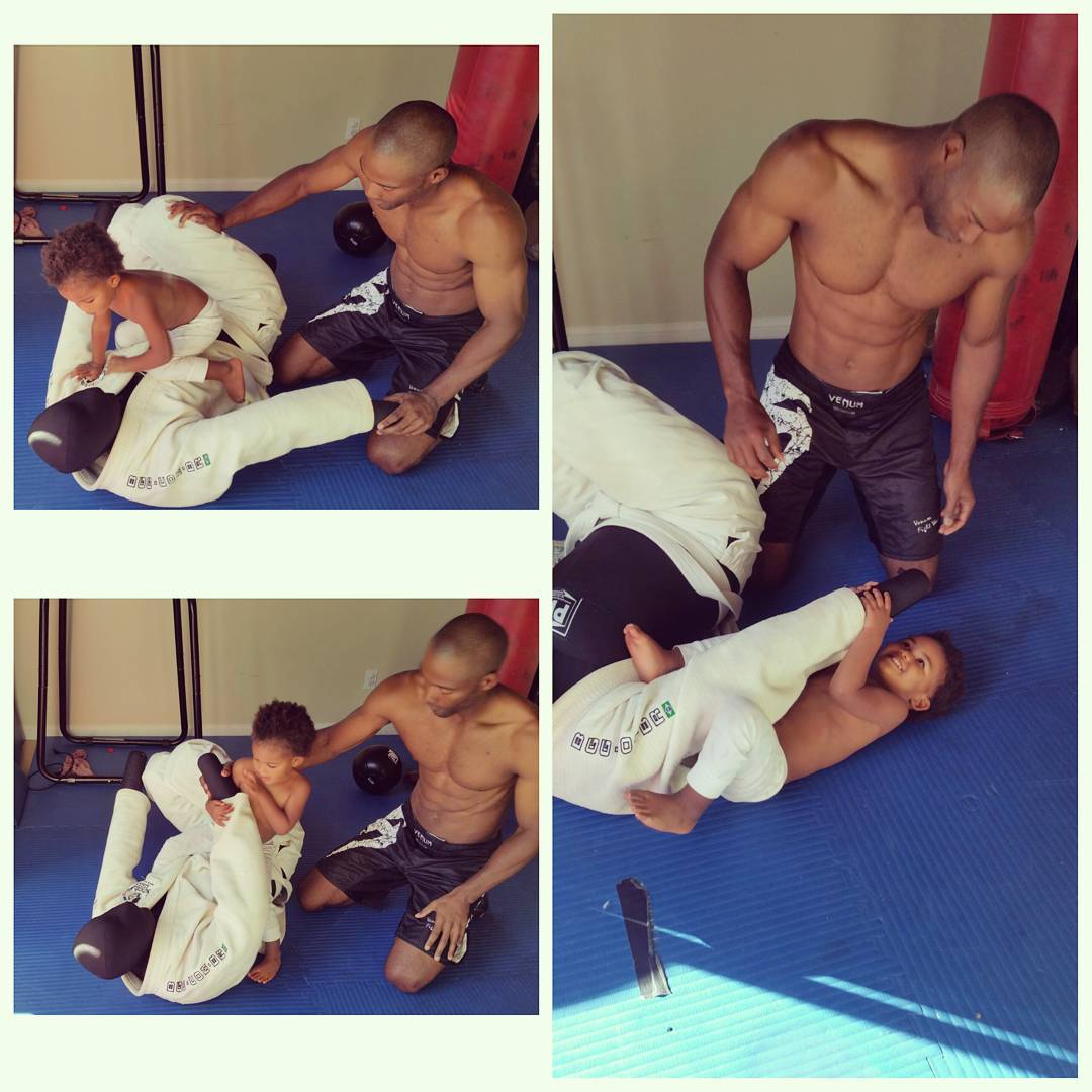 troy-warwell-and-his-daughter-practicing-jiu-jitsu