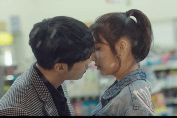 Woo Do Hwan and Joy first kiss