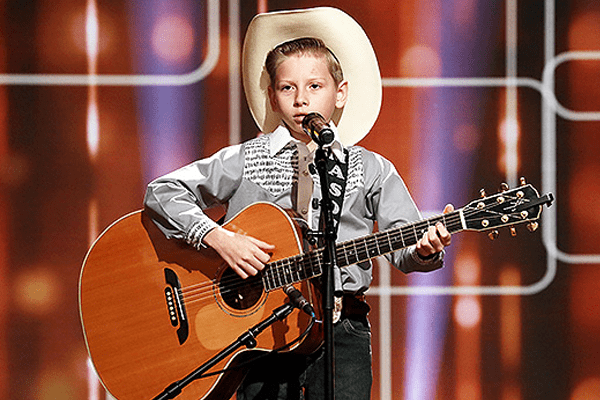 Walmart Yodeling Kid Mason Ramsey Gave A Surprise Stagecoach Performance!