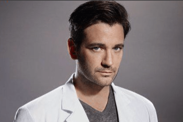 Colin Donnell Net Worth, Salary, Bio, Wiki, Married, Wife, Arrow, and Family