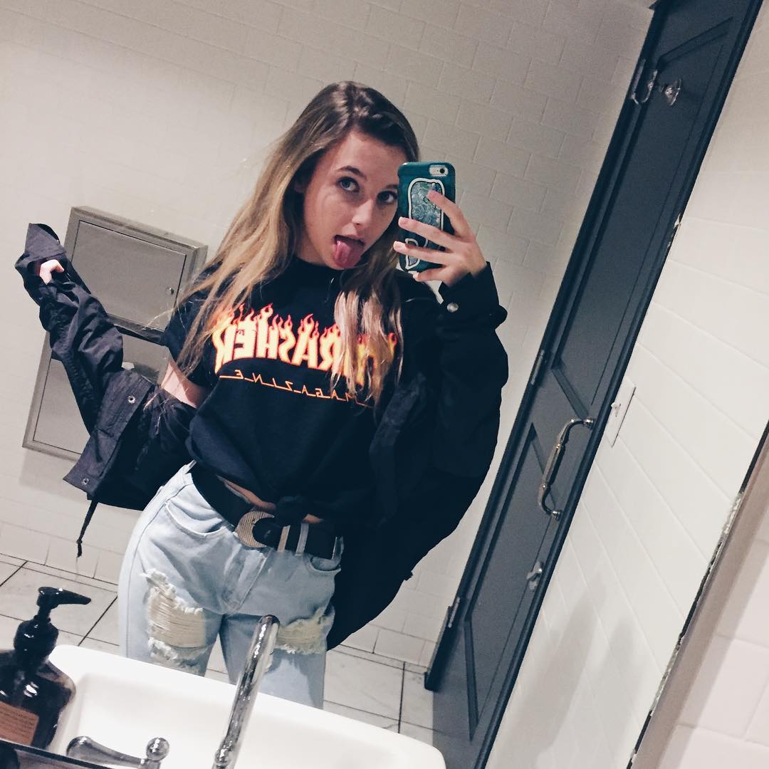 Emma Chamberlain - Age, Bio, Birthday, Family, Net Worth