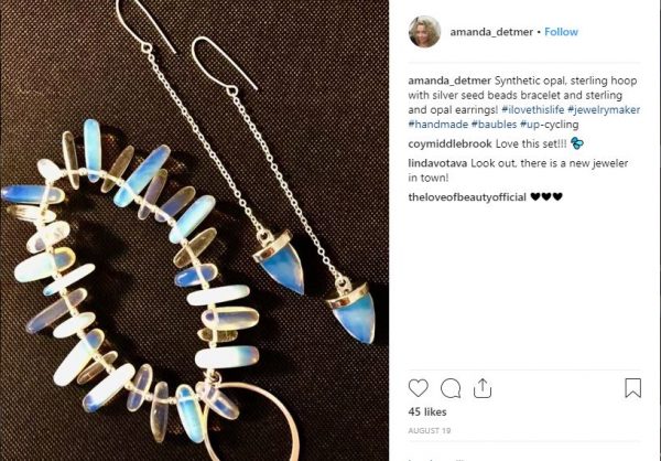 Amanda Detmer make her own handmade jewelry.