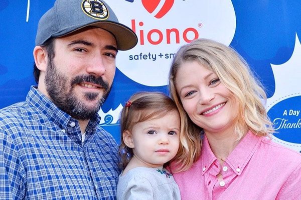 The ex-wife of Josh Janowicz Emilie De Ravin is married to another guy and has a daughter
