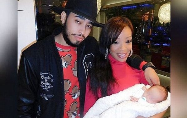 LeTesha and Tracy with their newly born sister
