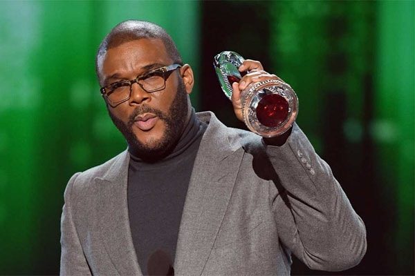 Tyler Perry with Peoples choice Humanitarian award in his hand