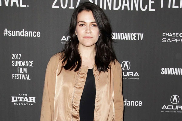 Abbi Jacobson Admits Bisexuality. Dating and Relationship WIth Both Men and Women