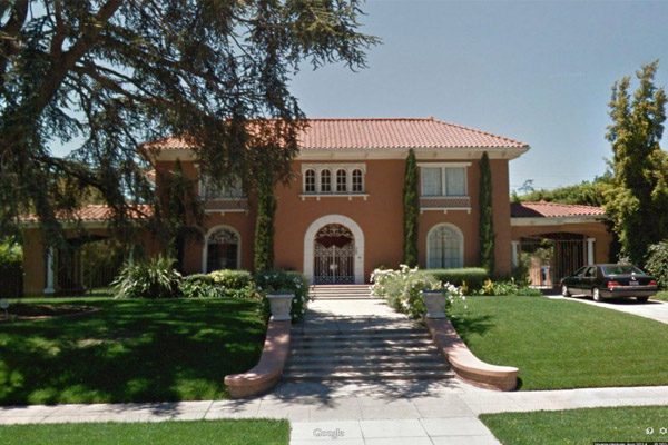 Maxine Waters' owns a $4.8 million worth house in LA.