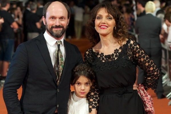 Dafnee Keen with father Will Keen and mother Maria Fernandez Ache