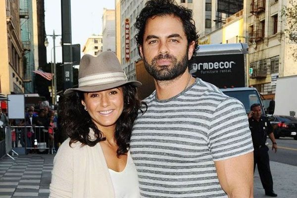 Emmanuella Chriqui and Adrian Bellani are dating