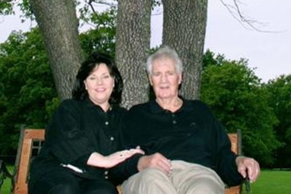 Pat Summerall alongside his wife wife Cherilyn Burns