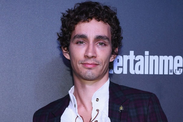 Robert Sheehan net worth