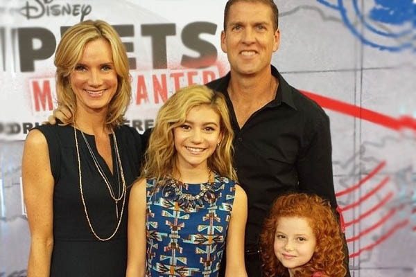 G Hannelius with her family