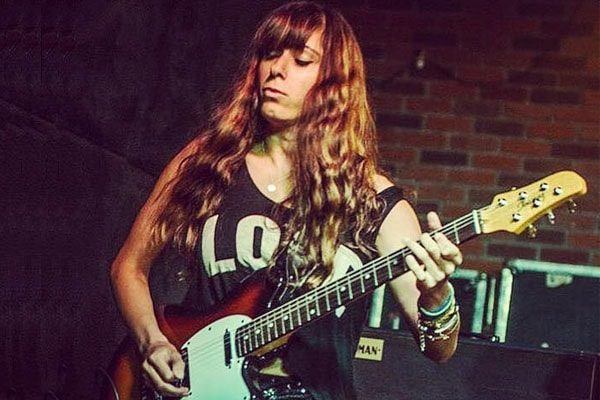 Nili Brosh with her guitar