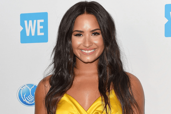 Demi Lovato flaunts In Cool For The Summer Swimsuit!