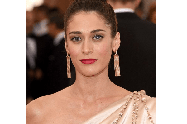 Lizzy Caplan’s Movies, Mean Girls, Married, Appearance