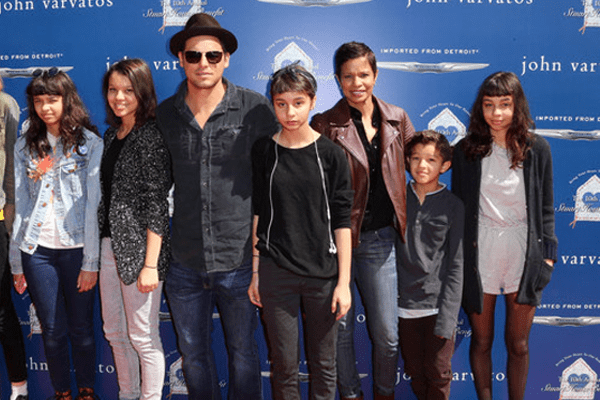 Justin Chambers family of wife and five kids