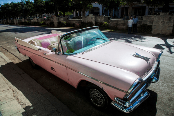 Cindy Brunas pink car