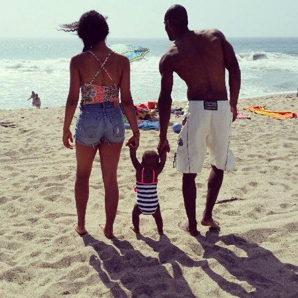 troy-warwell-with-his-wife-jazz-smollett-and-daughter-on-a-beach