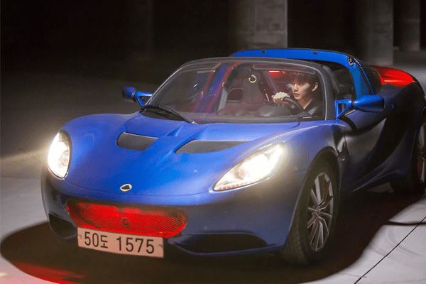 Yoo Seung-ho in a super car.