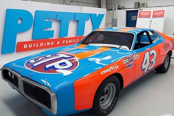 Richard Petty Auctioned his cars