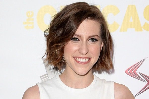 Eden Sher is not in a relationship