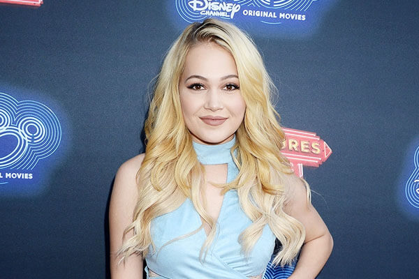 Is Kelli Berglund Dating Someone? Or Is She Single? Have Been Linked With Many Boys