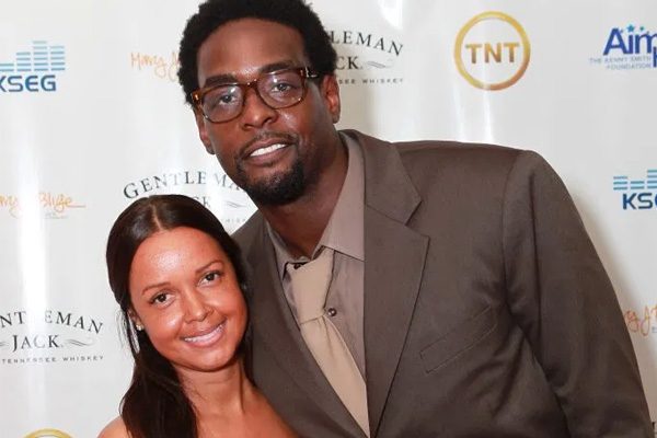 Chris Webber with his wife.